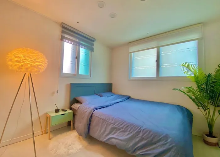 Hwagok Station House Near Hongdae Apartment